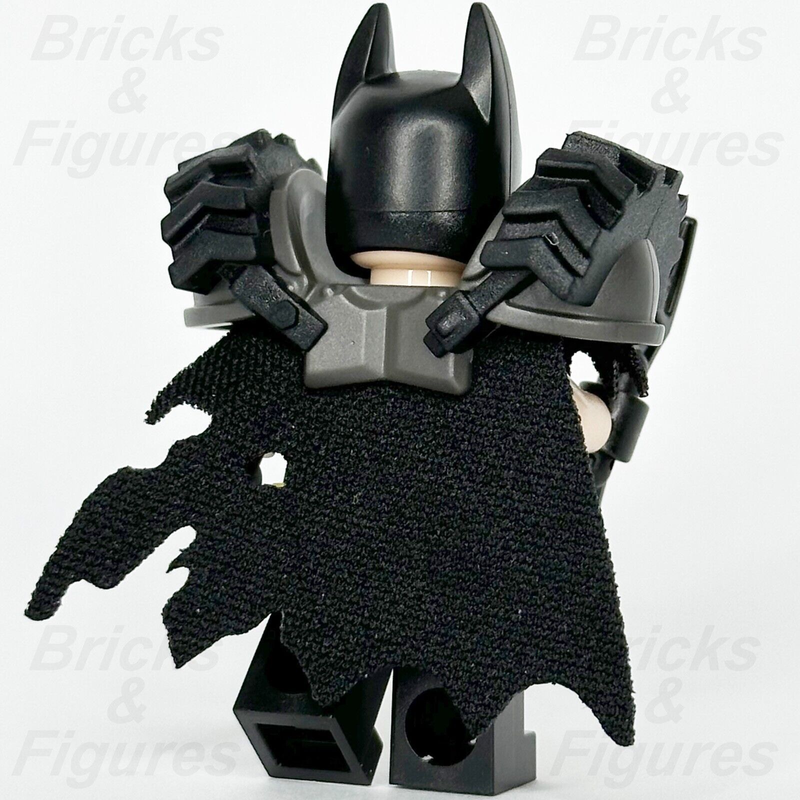 The LEGO Movie 2 Batman Minifigure Battle Ready Tyre Armour & Cape 70836 tlm118